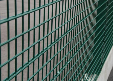 Welded Wire Fence Panels 100X200 MM Mesh Size With Peach Post 40X70 MM