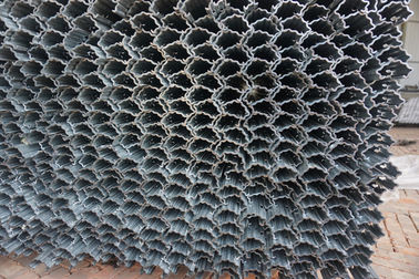 Plum Blossom Metal Grape Stakes / Metal Vineyard Posts With H Hole Pillar Shape